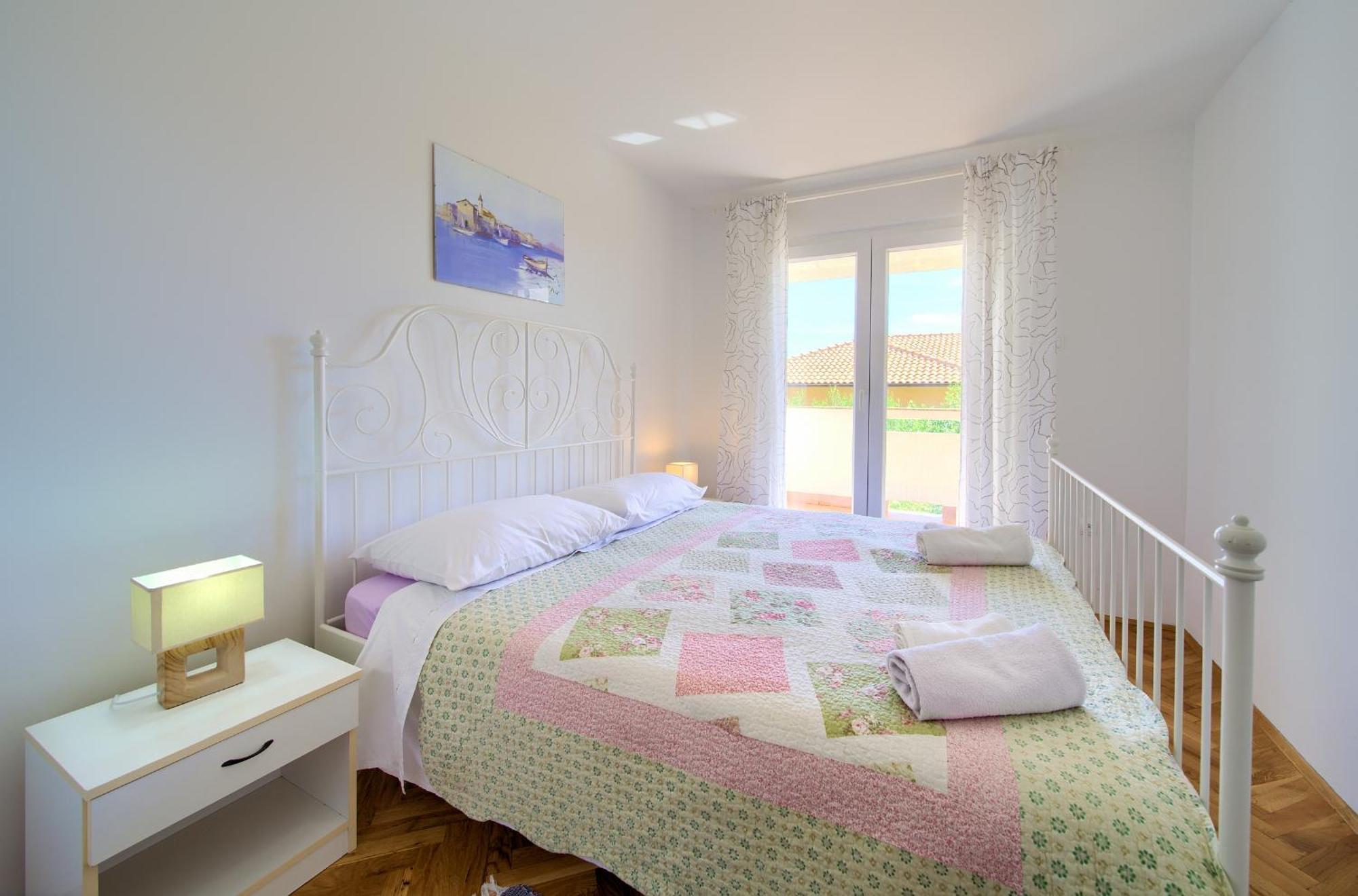 Rose Apartment *